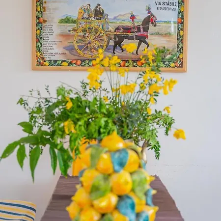 Old Memories House 陶尔米纳