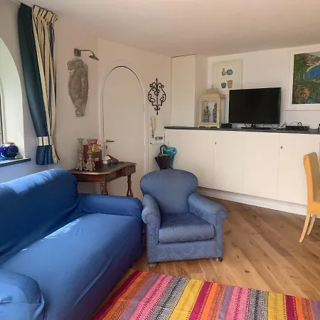 Old Memories House * 陶尔米纳