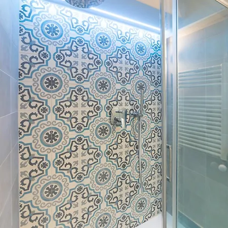 Old Memories House 陶尔米纳