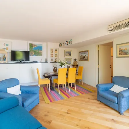 Old Memories House * 陶尔米纳