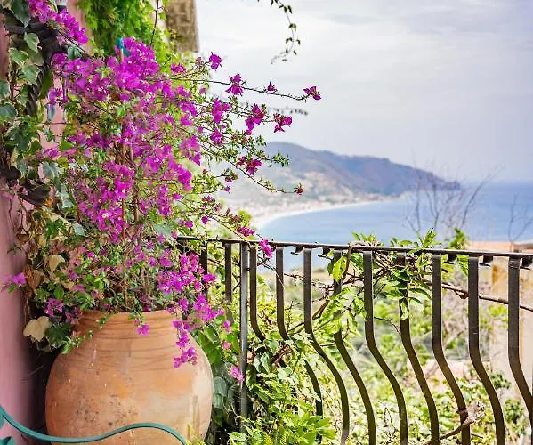 Old Memories House * Taormina